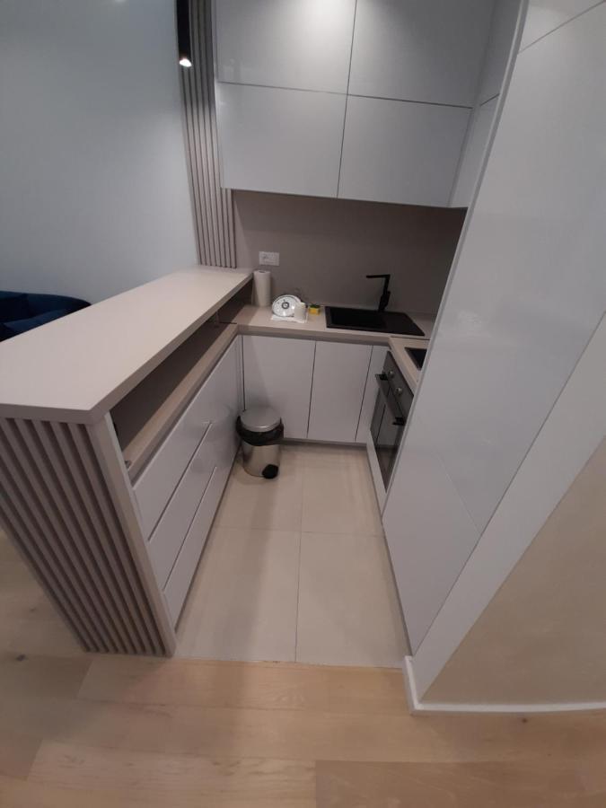 Rent Lux Soho Апартаменти *